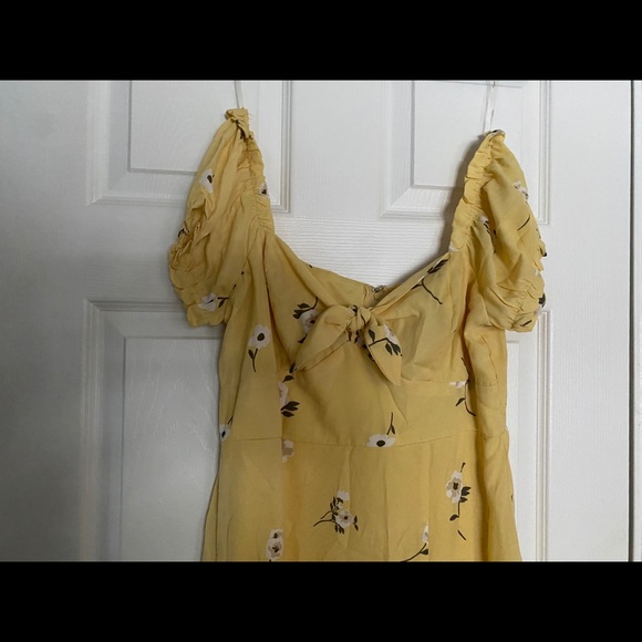 Pale Yellow Floral Dress - Picture 12 of 16